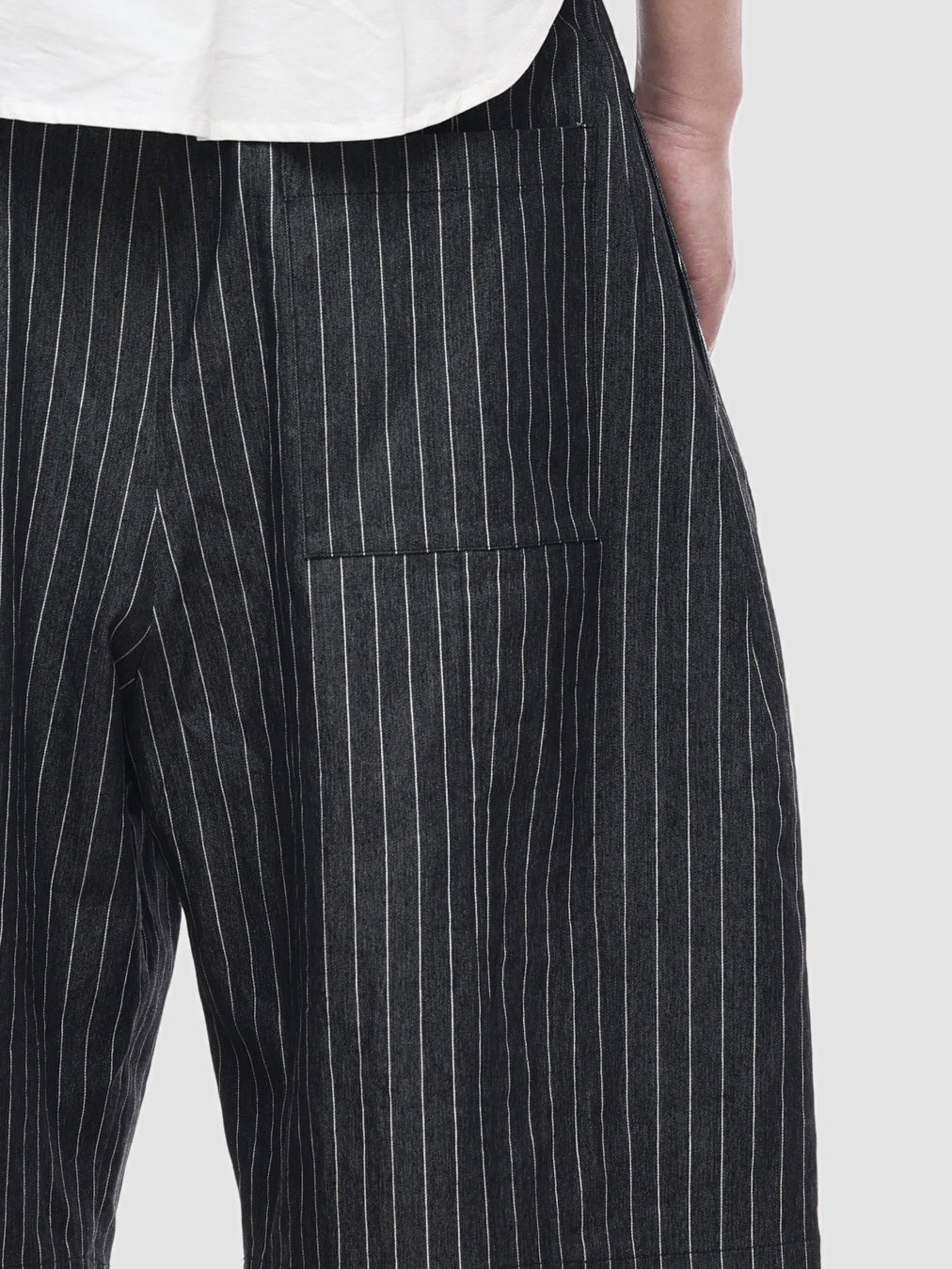 6CRAYON Elastic Waist Wide-Leg Shorts - Double Pleated & Loose Fit with Drawstring